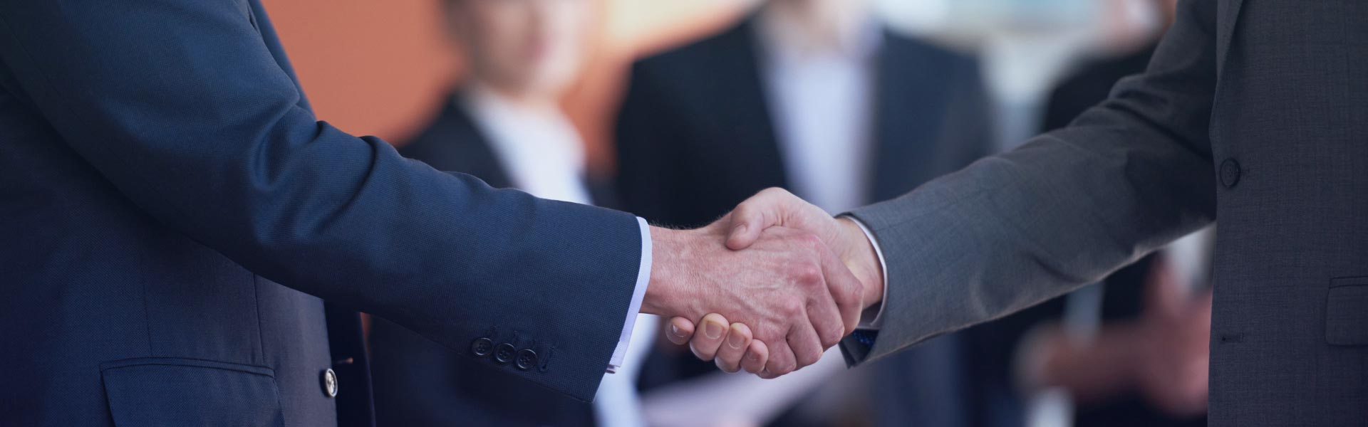 Зв'яжіться з нами