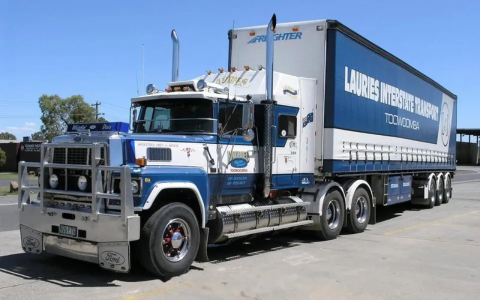 Чому вітчизняні вантажівки не спрямовують свої вихлопні труби вгору?